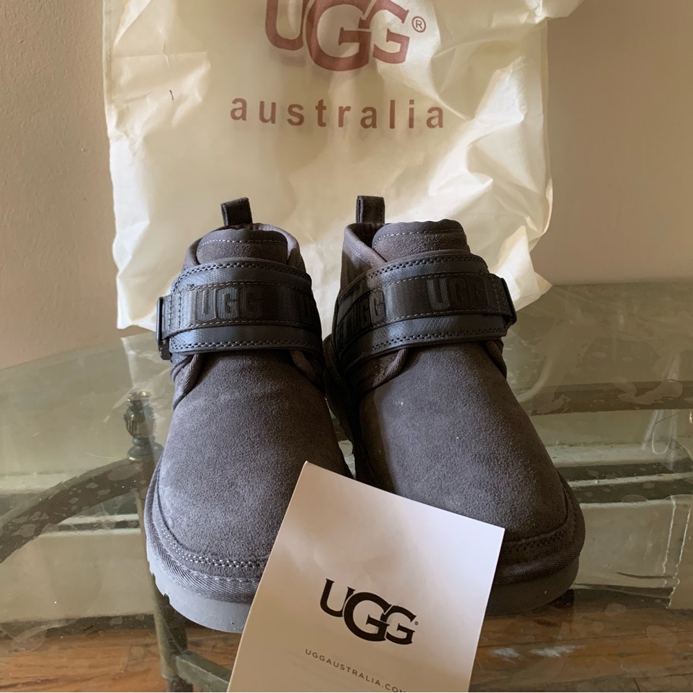 Uggs Neumel snapback gray color got as a gift does not fit. 
Size 8 
Brand new